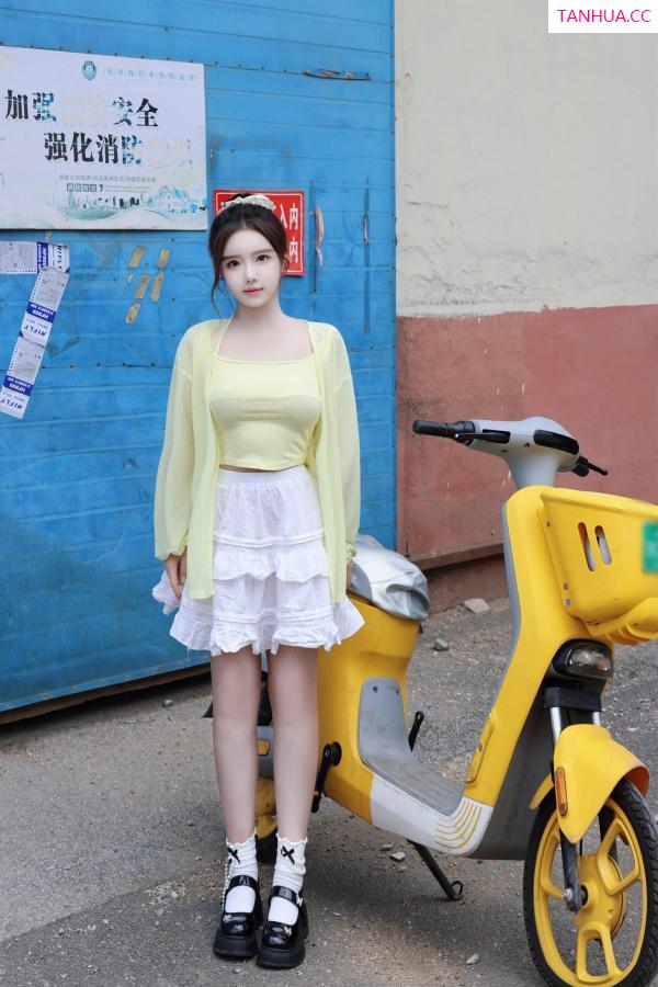   [XiuRen]高清写真图 2024.08.16 No.9024 小薯条nienie 美乳性感第53张图片